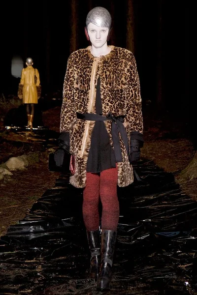 Look 16
